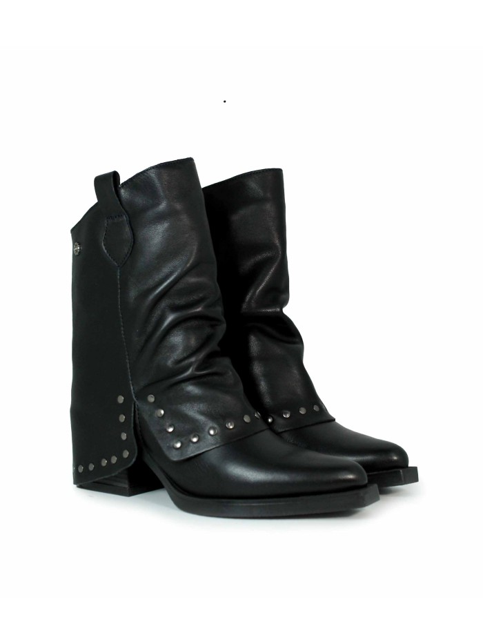 BOTA  EN TENDENCIA CON TACHUELAS PORRONET 4760 NEGRO