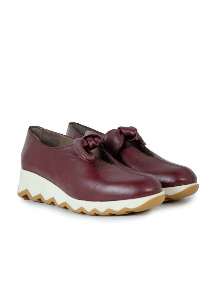ZAPATO DE CUÑA CON LAZO DECORATIVO WONDERS A-7611 BURDEOS