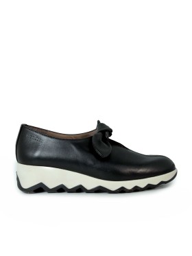 ZAPATO DE CUÑA CON LAZO DECORATIVO WONDERS A-7611 NEGRO