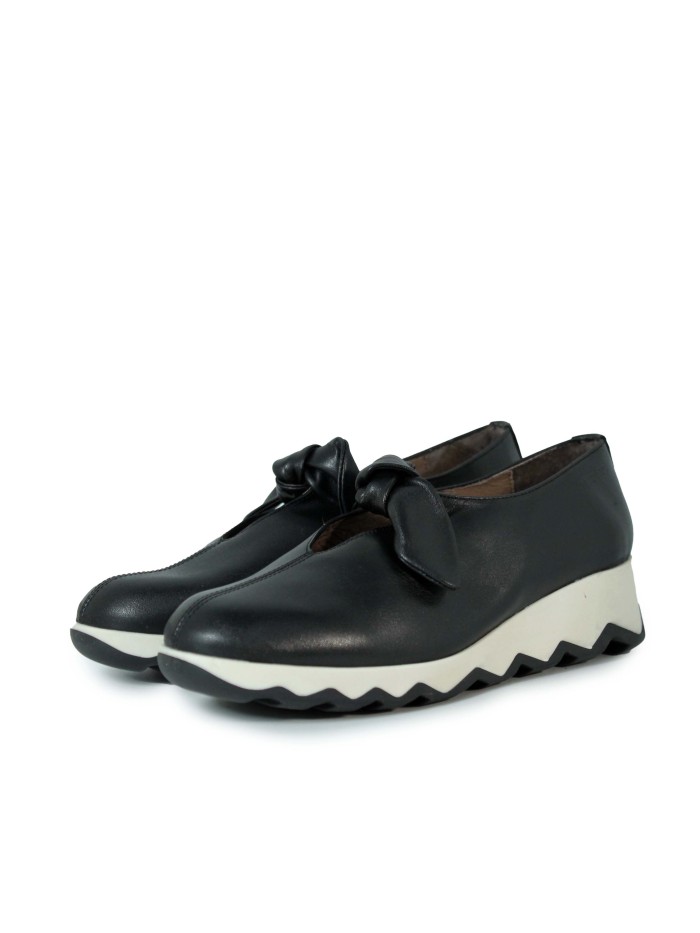 ZAPATO DE CUÑA CON LAZO DECORATIVO WONDERS A-7611 NEGRO