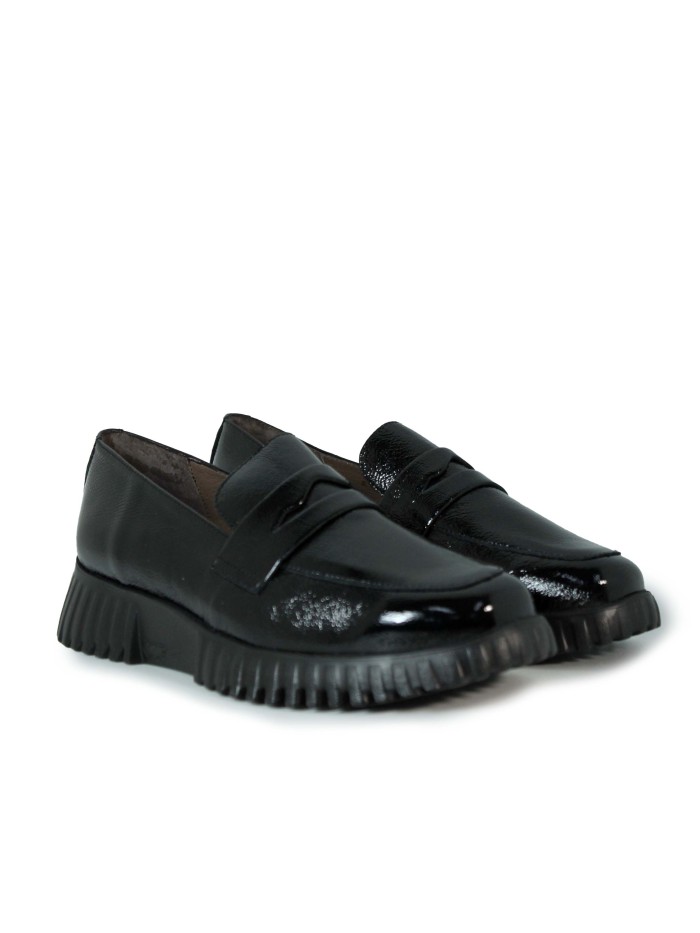 MOCASÍN DE CHAROL SOFISTICADO WONDERS A-4402 NEGRO