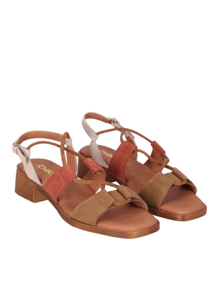 SANDALIAS DE PIEL NEGRAS CON APLIQUES METÁLICOS PARA MUJER CHIKA 10 MILENA 02