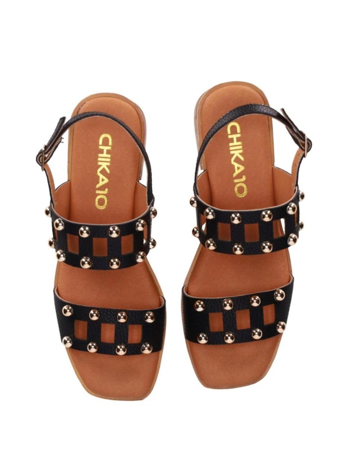 SANDALIAS DE PIEL NEGRAS CON APLIQUES METÁLICOS PARA MUJER CHIKA 10 BINKA 13 NEGRO