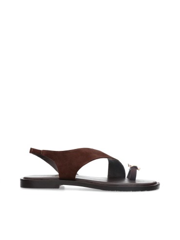 SANDALIAS CÓMODAS Y FEMENINAS CON DETALLE METÁLICO EN EL DEDO KISSIA JOPA 8 NEGRO