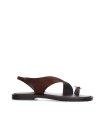 SANDALIAS CÓMODAS Y FEMENINAS CON DETALLE METÁLICO EN EL DEDO KISSIA JOPA 8 NEGRO
