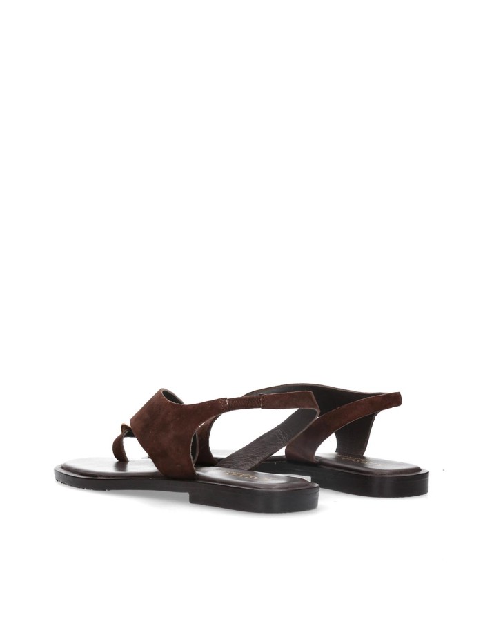 SANDALIAS CÓMODAS Y FEMENINAS CON DETALLE METÁLICO EN EL DEDO KISSIA JOPA 8 NEGRO