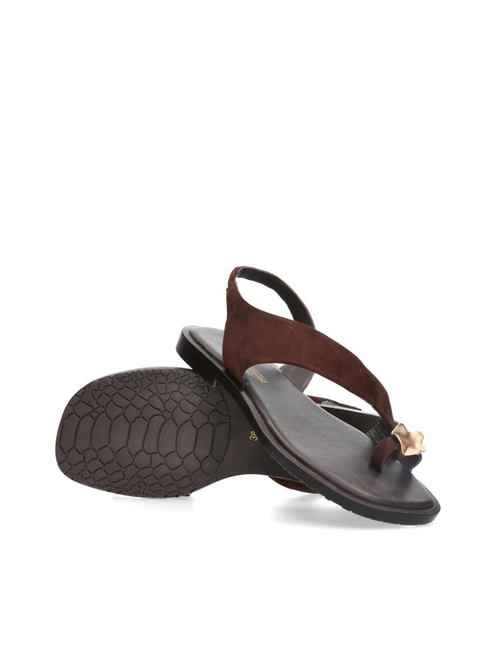 SANDALIAS CÓMODAS Y FEMENINAS CON DETALLE METÁLICO EN EL DEDO KISSIA JOPA 8 NEGRO