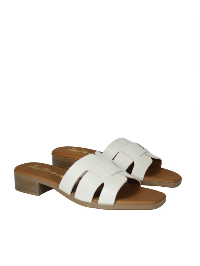SANDALIAS DE PIEL CON TACÓN BAJO Y PLANTA DE GEL PARA MUJER APLAUSO 5880 HIELO