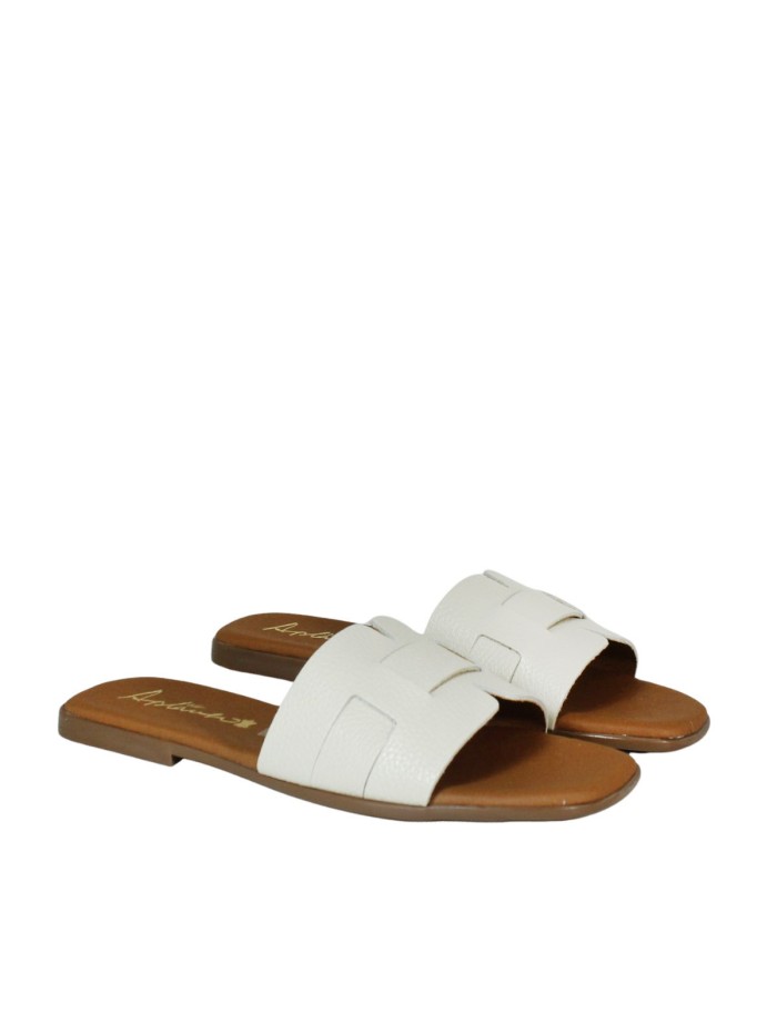 SANDALIAS DE PIEL PLANAS CON PLANTA DE GEL APLAUSO 5550 HIELO