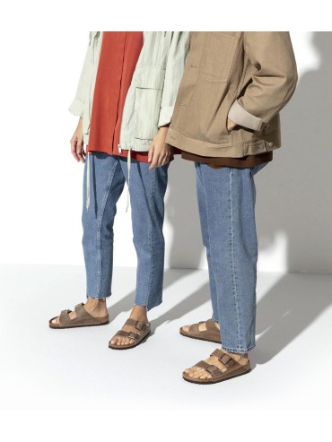 SANDALIA UNISEX DE DOS HEBILLAS CON PLANTA BLANDA BIRKENSTOCK ARIZONA SFB LEOI 552811 MARRÓN