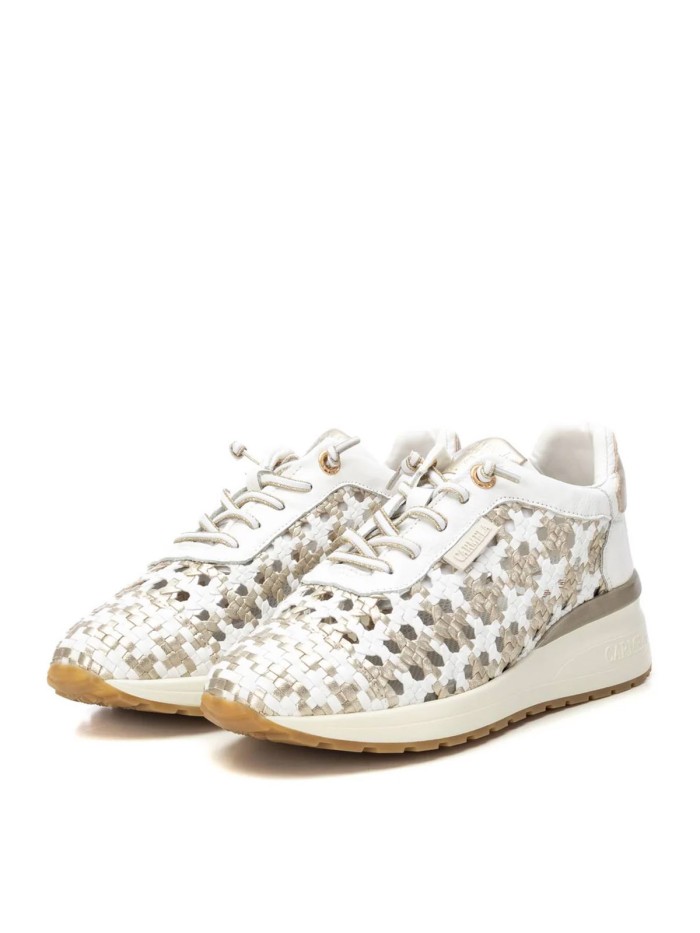 ZAPATILLA BLANCA DE MUJER CARMELA 16228701 DE PIEL CON DISEÑO TRENZADO Y PLANTILLA EXTRAÍBLE