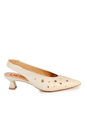 ZAPATOS BAJOS DESTALONADOS BEIGE CON TACHUELAS PARA MUJER DESIREE GARONS 9
