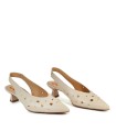 ZAPATOS BAJOS DESTALONADOS BEIGE CON TACHUELAS PARA MUJER DESIREE GARONS 9
