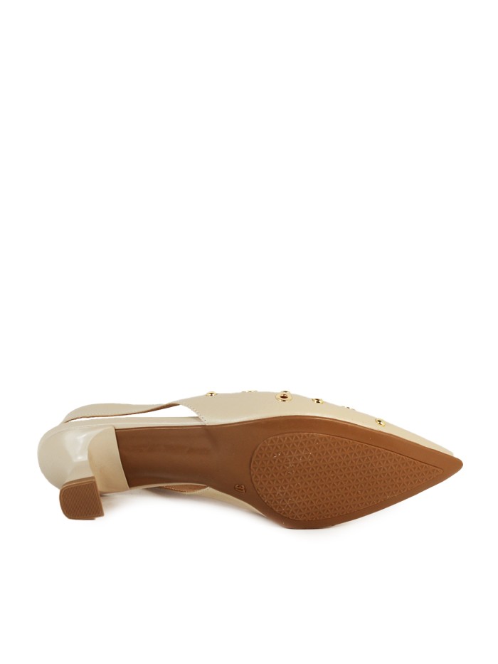 ZAPATOS BAJOS DESTALONADOS BEIGE CON TACHUELAS PARA MUJER DESIREE GARONS 9