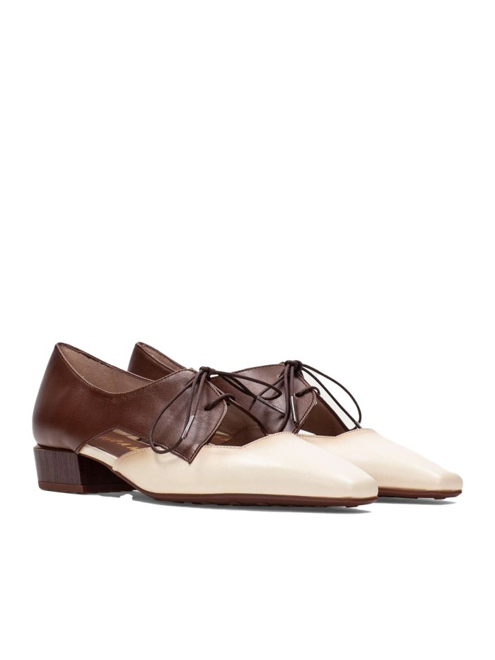 ZAPATO DE TACÓN BAJO BICOLOR HISPANITAS AZUCENA AVELLANA