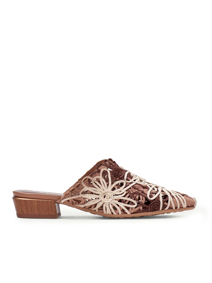 ZUECOS DE TACÓN BAJO CON DISEÑO FLORAR EN CORDELA HISPANITAS AZUCENA HV264840 BEIGE
