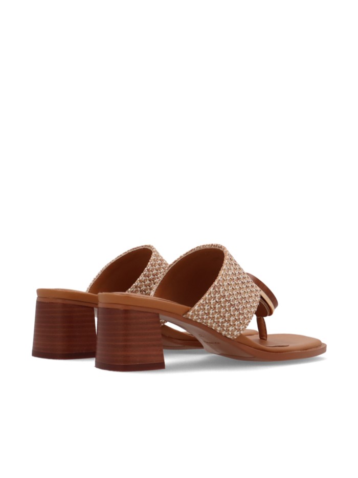 SANDALIA DE TACÓN CON DETALLE DE JOYA PARA MUJER NOA HARMON JUDE BEIGE