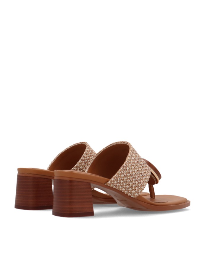 SANDALIA DE TACÓN CON DETALLE DE JOYA PARA MUJER NOA HARMON JUDE BEIGE