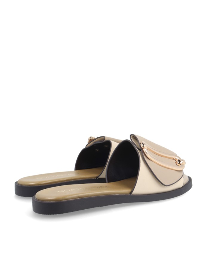 SANDALIA PLANA CON ADORNO BROCHE PARA MUJER NOA HARMON GRAPE BEIGE