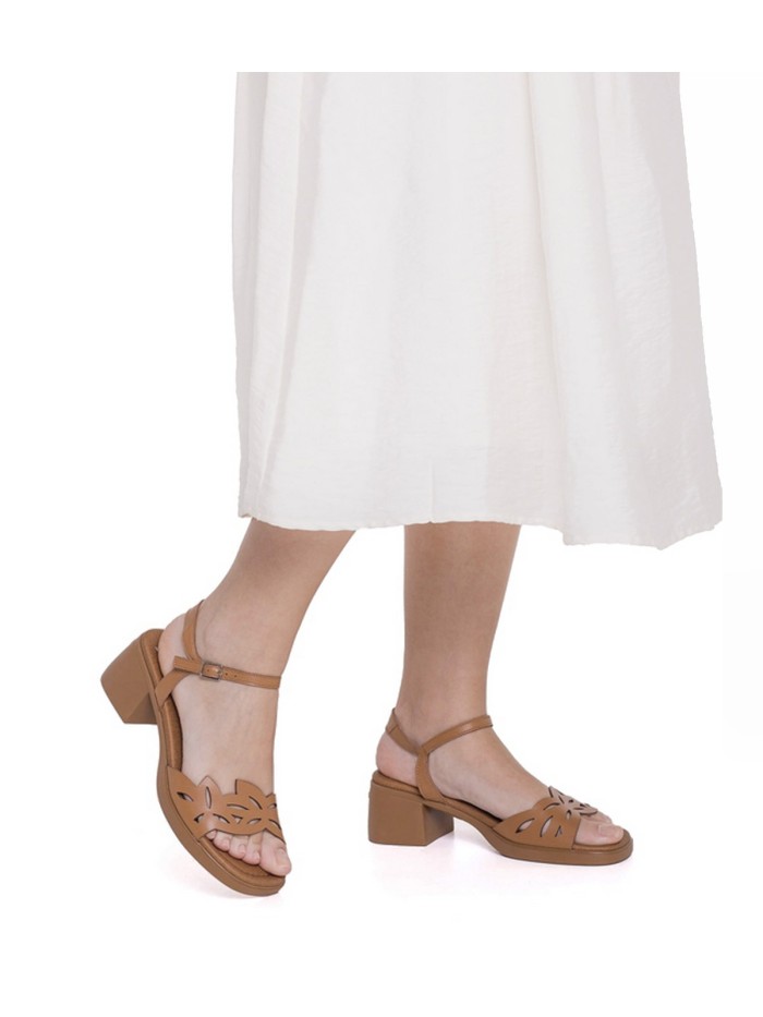 SANDALIAS TROQUELADAS DE PIEL PARA MUJER WONDERS MOAI 01 CUERO