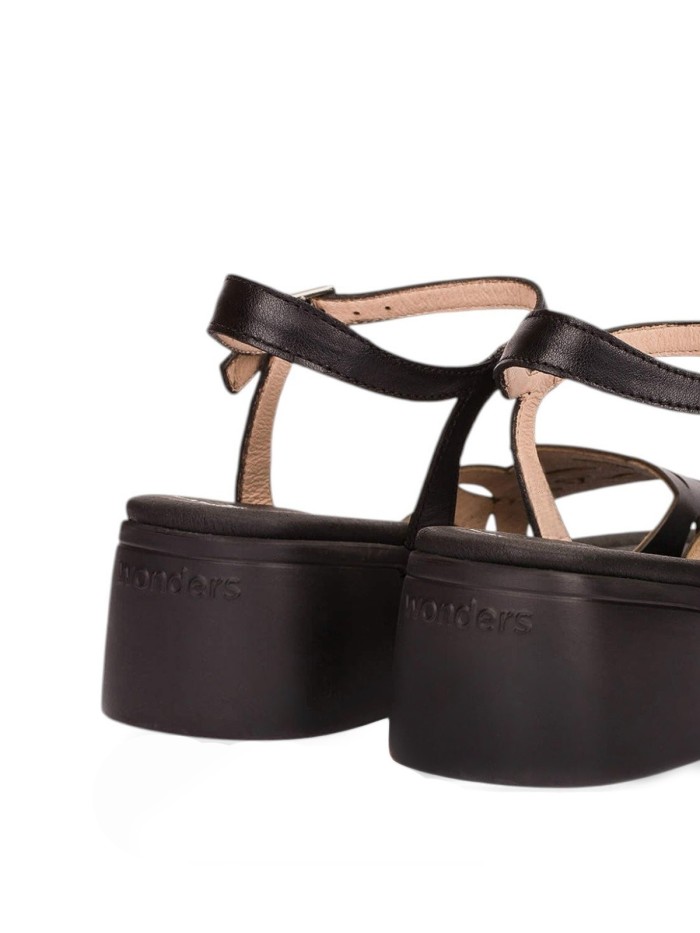 SANDALIAS DE PIEL TROQUELADAS CON TACÓN PARA MUJER WONDERS MOAI 01 NEGRAS