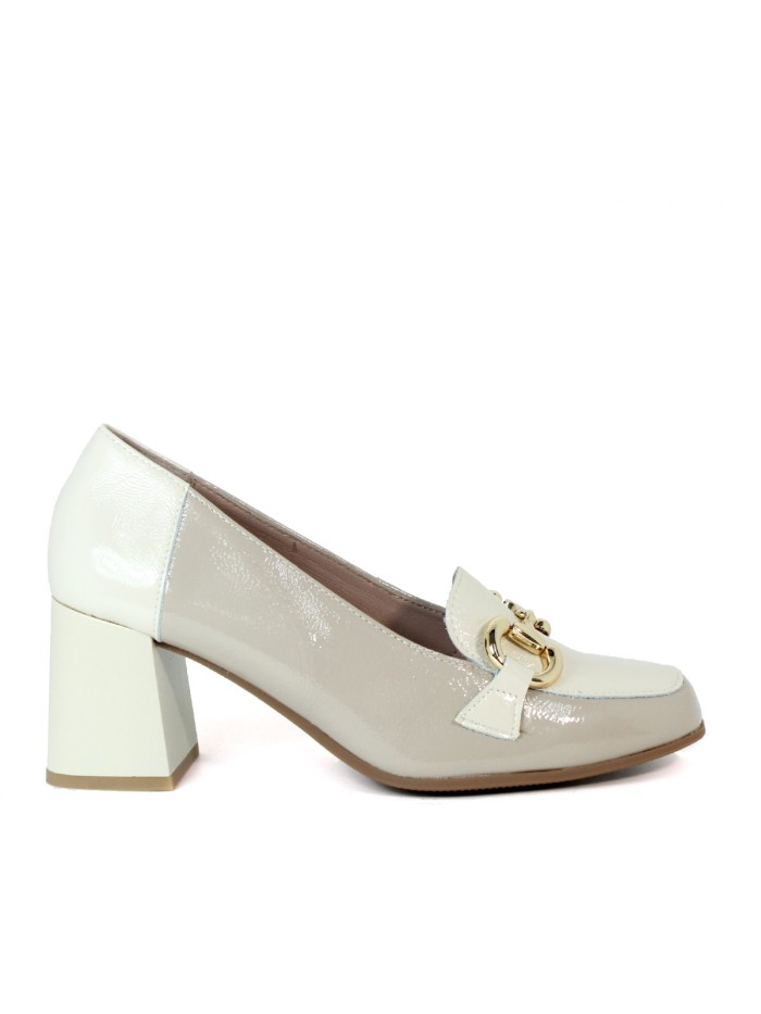 MOCASINES DE CHAROL CON TACÓN GEOMÉTRICO PITILLOS 5794 BEIGE-PIEDRA
