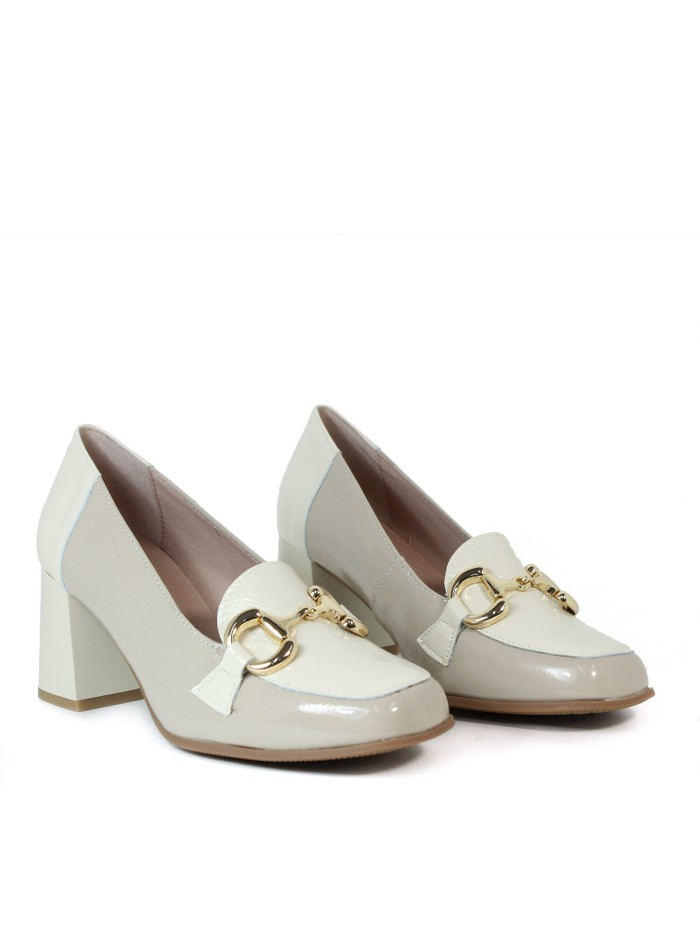 MOCASINES DE CHAROL CON TACÓN GEOMÉTRICO PITILLOS 5794 BEIGE-PIEDRA