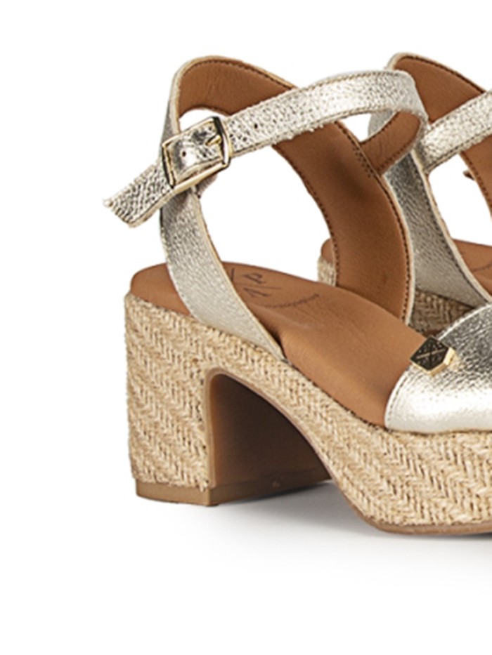 SANDALIAS DE YUTE CON TACÓN POPA BELICHE LAMINADO ORO
