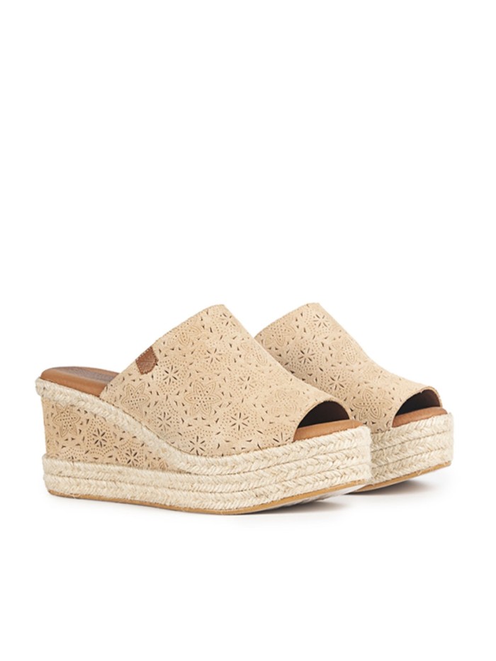 SANDALIAS DE CUÑA EN SERRAJE Y YUTE POPA ARENITA GRABADO BEIGE