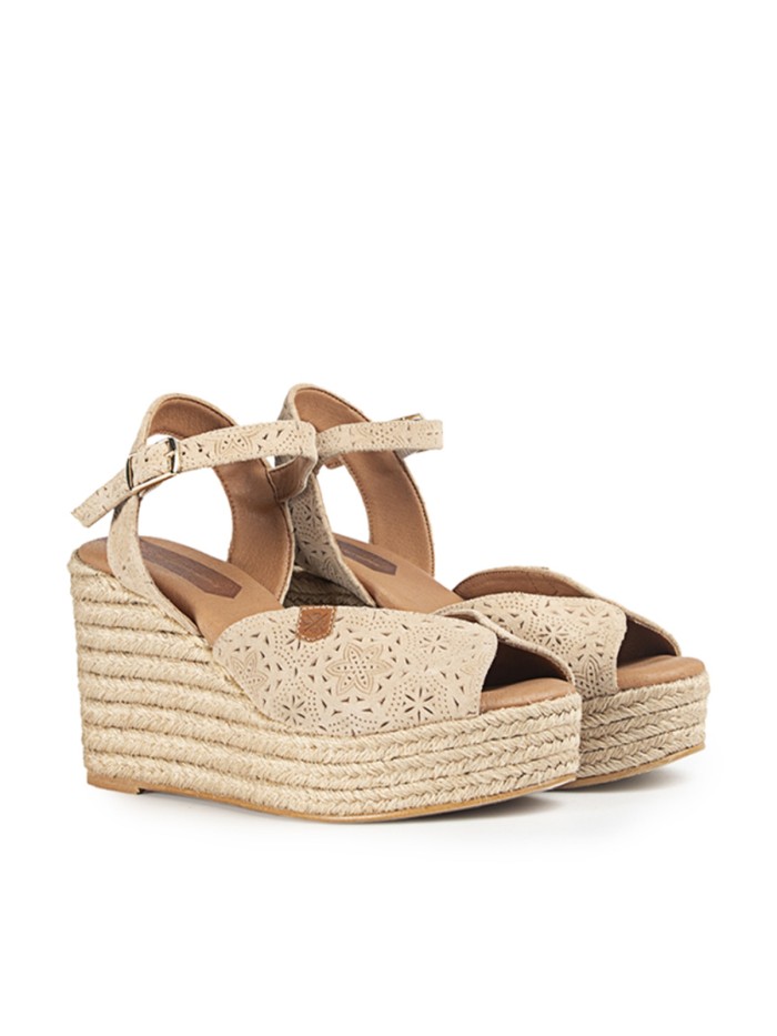 SANDALIAS DE CUÑA EN SERRAJE POPA BENISA GRABADO BEIGE