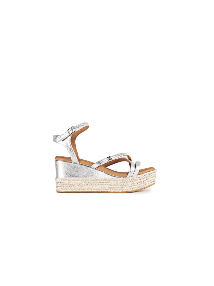 SANDALIAS DE PIEL CON CUÑA POPA CARLOTI LAMINADO PLATA
