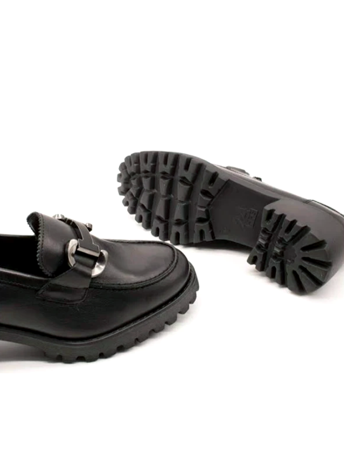 MOCASÍN TACÓN DE PIEL CON ESTRIBO 24HORAS 26230 NEGRO