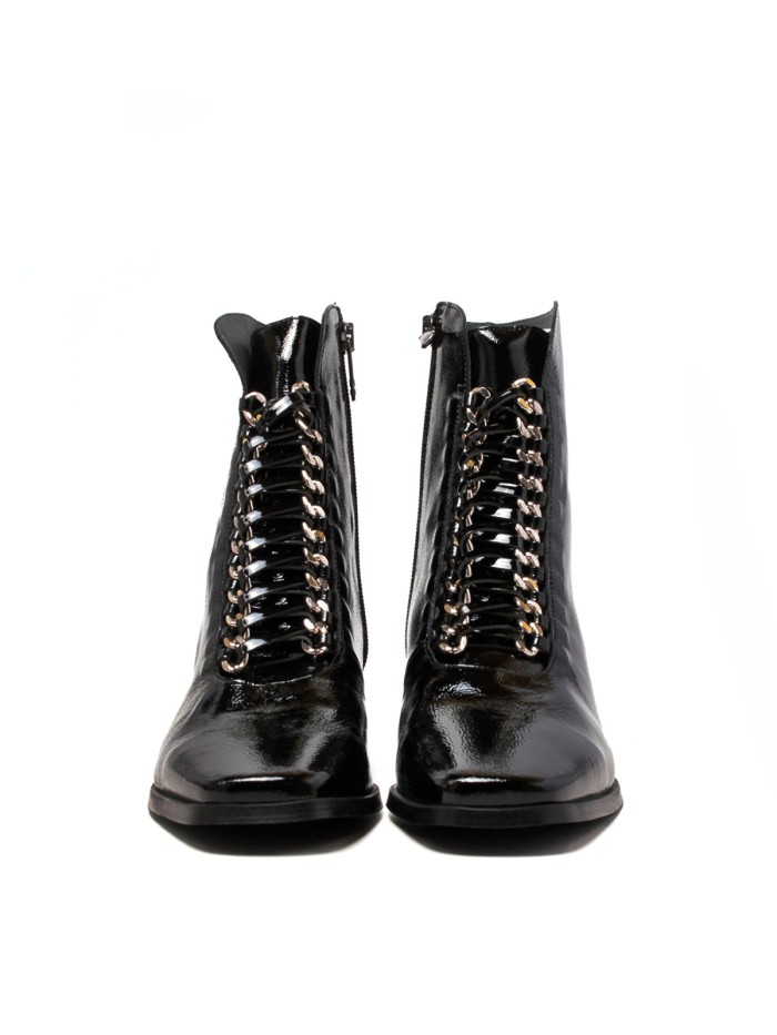 BOTÍN NEGRO DE CHAROL CON CORDONES DANSI CHIARA 7021