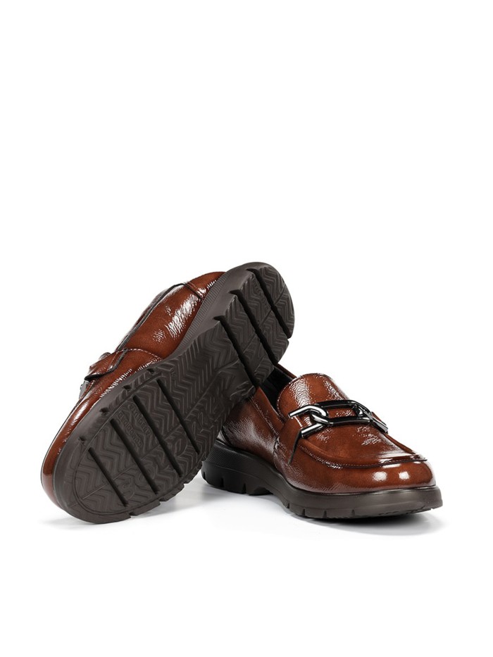 MOCASÍN DE CHAROL MARRÓN FLUCHOS GLADIS F1794