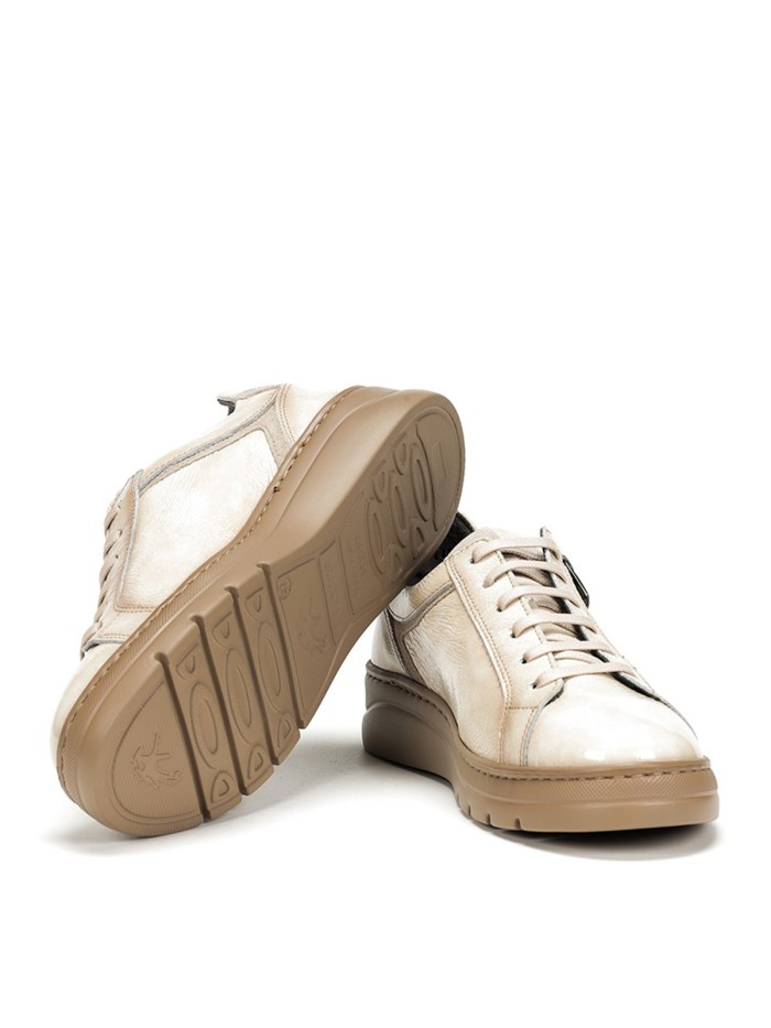 ZAPATO BEIGE DE SPORT EN CHAROL CON CREMALLERA FLUCHOS POMPAS F1666