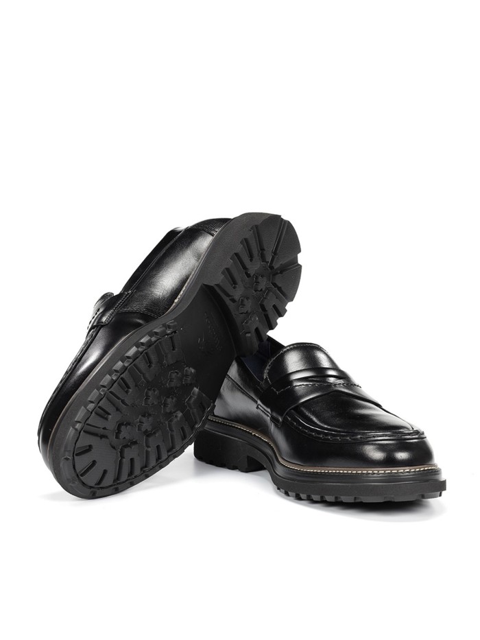 MOCASÍN NEGRO DE PIEL CON ANTIFAZ FLUCHOS LINCON F2058