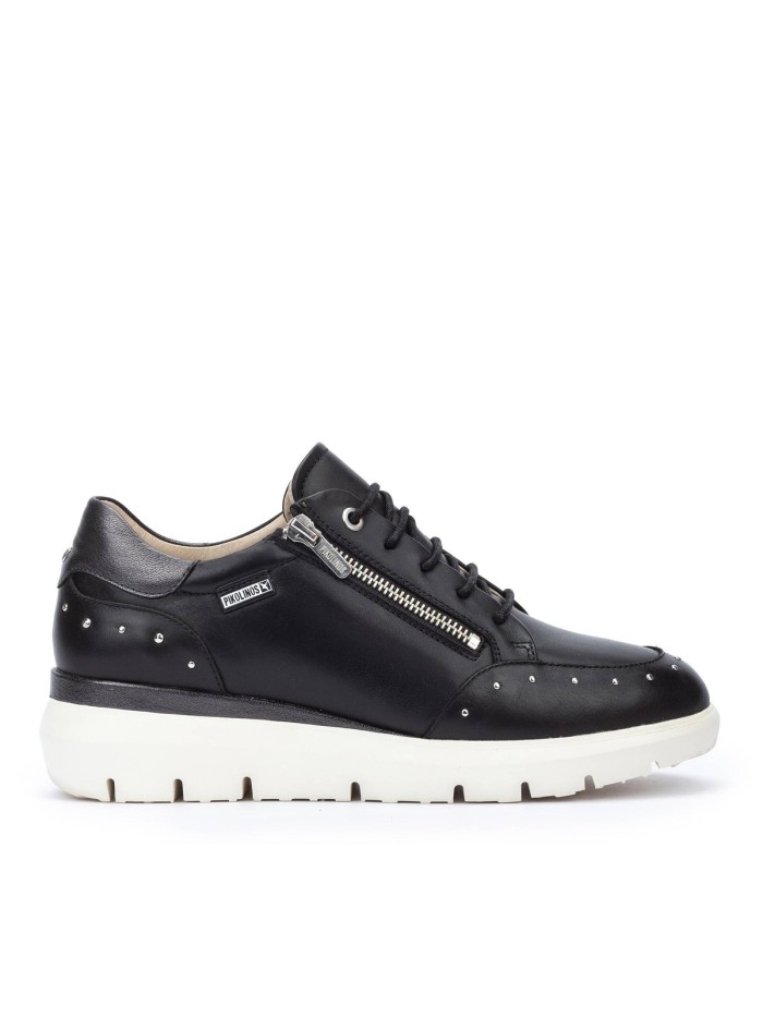 ZAPATILLAS NEGRAS DE PIEL CON TACHUELAS RUEDA W2A-6596C1
