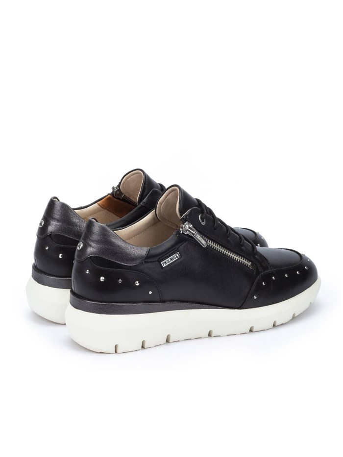 ZAPATILLAS NEGRAS DE PIEL CON TACHUELAS RUEDA W2A-6596C1